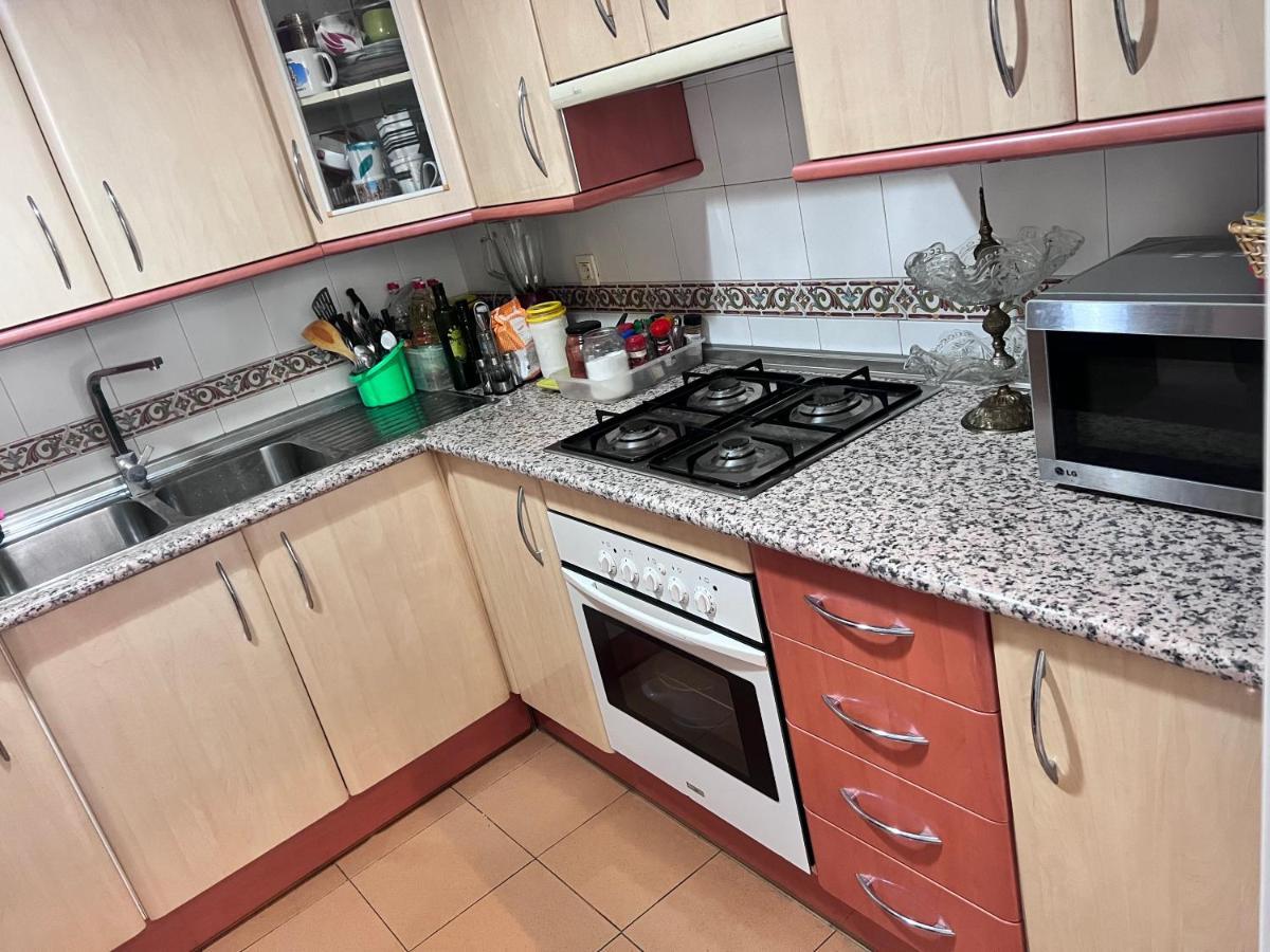 格拉纳达Casa Ideal Familias Y Grupos Con Balcones Exterior Soleada Patios Cerca Alhambra, Sierra Nevada, Rio Genil, Lancha Del Genil, Parque Llano Y Reloj Del Sol Con Barbacoas, Campo De Futbol, Circuito Gimnasia公寓 外观 照片