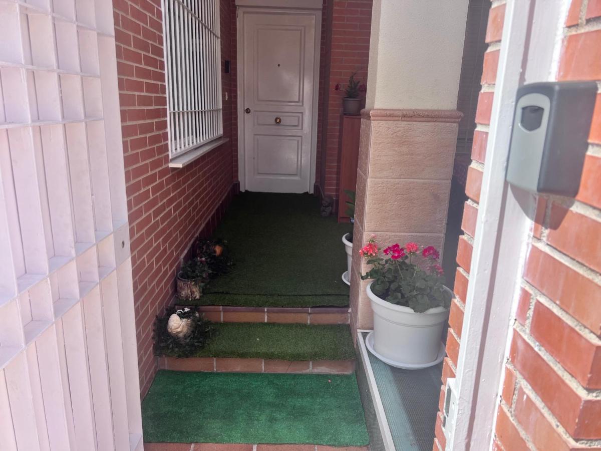 格拉纳达Casa Ideal Familias Y Grupos Con Balcones Exterior Soleada Patios Cerca Alhambra, Sierra Nevada, Rio Genil, Lancha Del Genil, Parque Llano Y Reloj Del Sol Con Barbacoas, Campo De Futbol, Circuito Gimnasia公寓 外观 照片