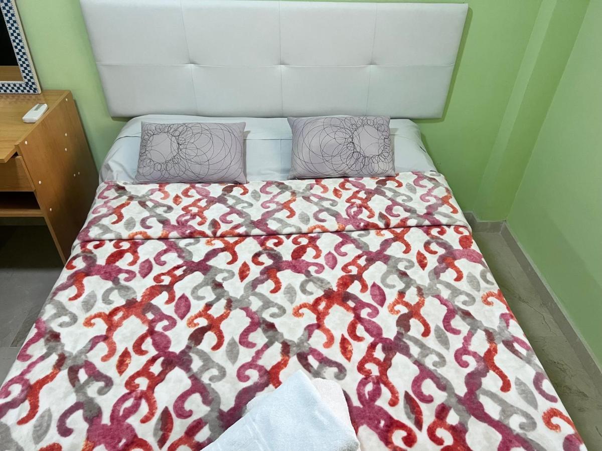 格拉纳达Casa Ideal Familias Y Grupos Con Balcones Exterior Soleada Patios Cerca Alhambra, Sierra Nevada, Rio Genil, Lancha Del Genil, Parque Llano Y Reloj Del Sol Con Barbacoas, Campo De Futbol, Circuito Gimnasia公寓 外观 照片